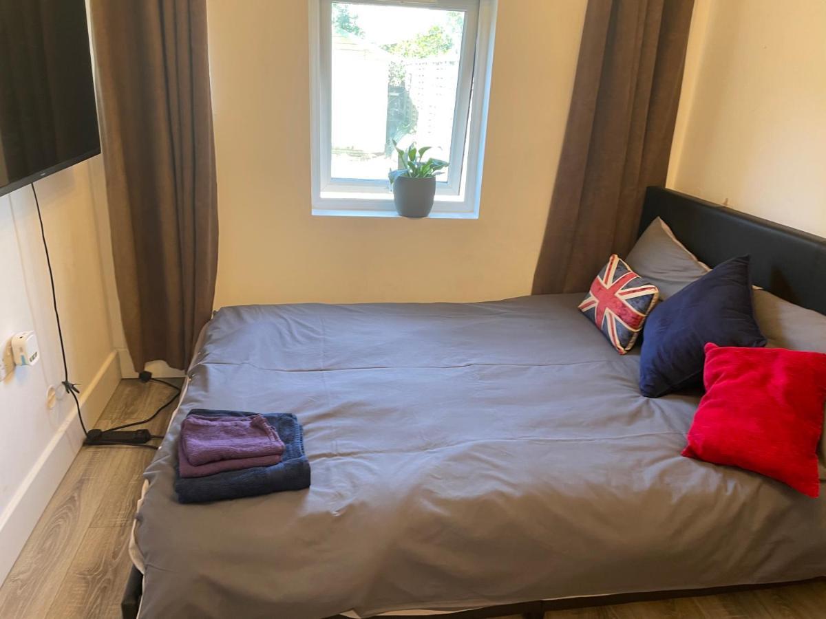 Stunning Twickenham Rugby Studio Flat Teddington Exterior photo